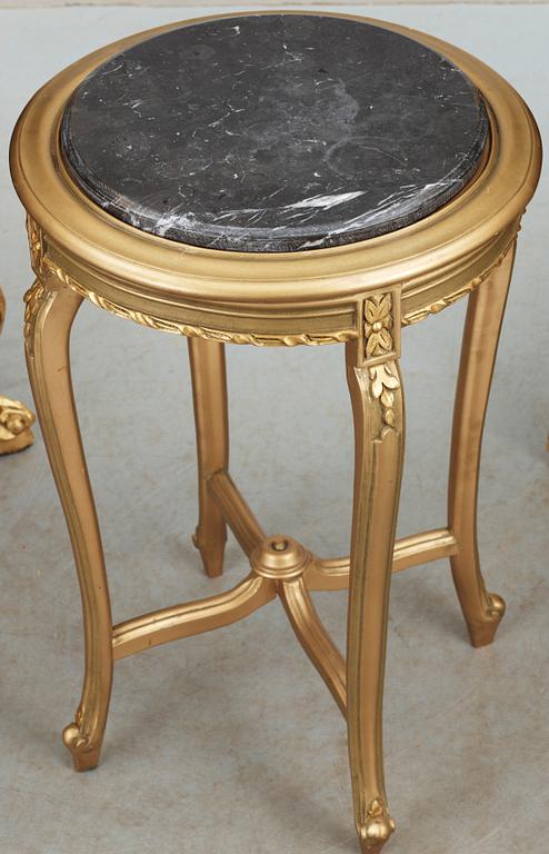 FÅTÖLJER, ett par och BORD, rokokostil, 1900/2000-tal.