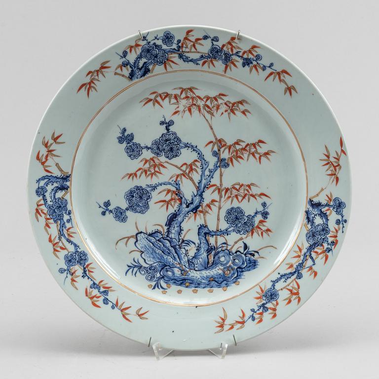 An imari dish, Qing dynasty, Qianlong (1736-95).