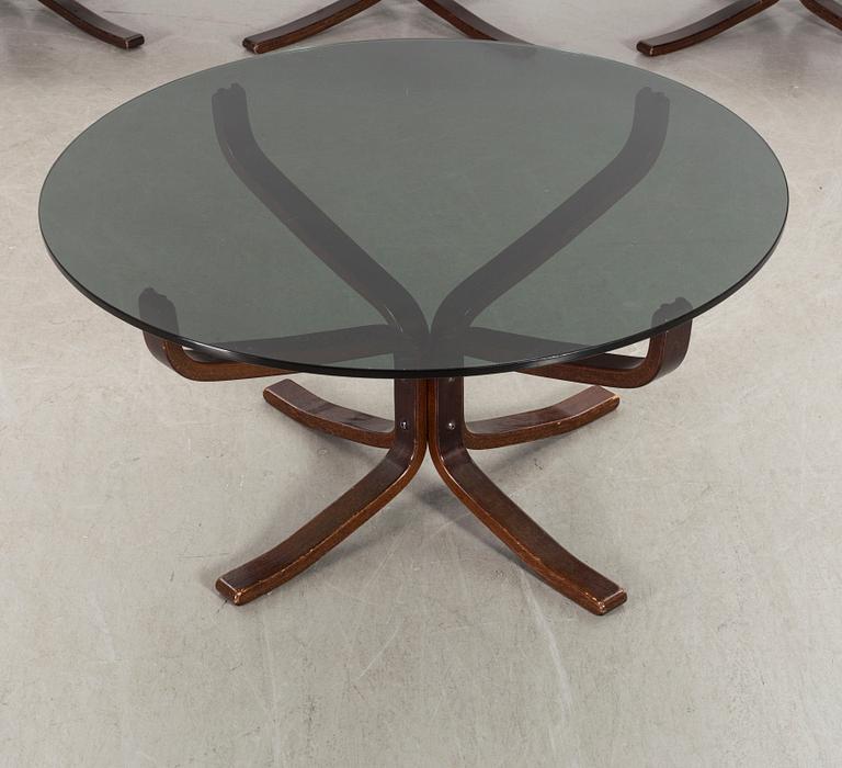 SIGURD RESSEL, four easy chairs and glas top coffee table "Falcon", Vatne Möbler Norway 1970's.