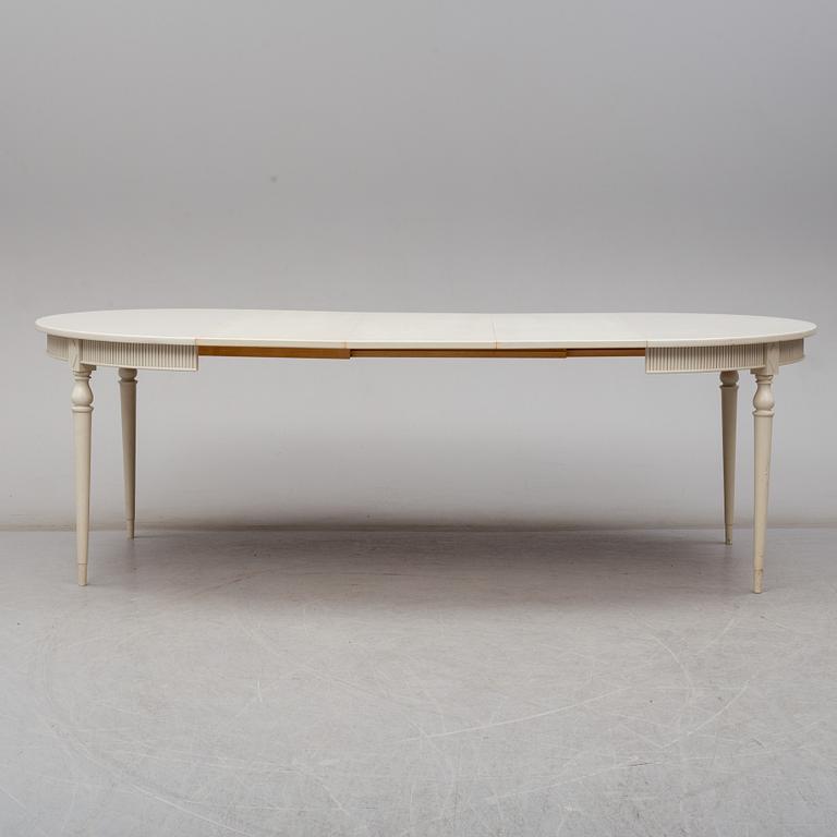 Four chairs with dinner table, late 20th Century.