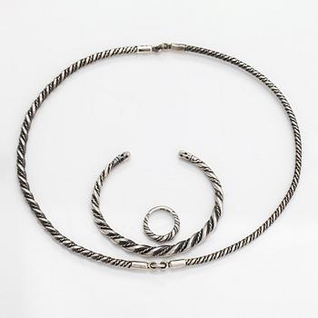 Halsband, ring och armband, silver. Helsingfors 1980-90-tal.