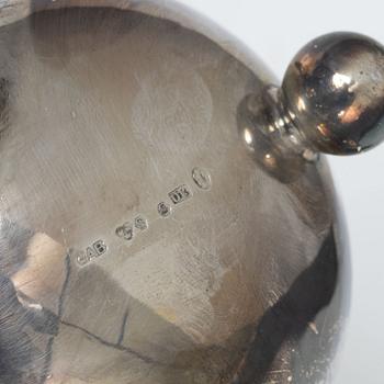 Guldsmedsaktiebolaget (GAB), Pair of similar silver beakers on foot, Stockholm, 1941–1946.