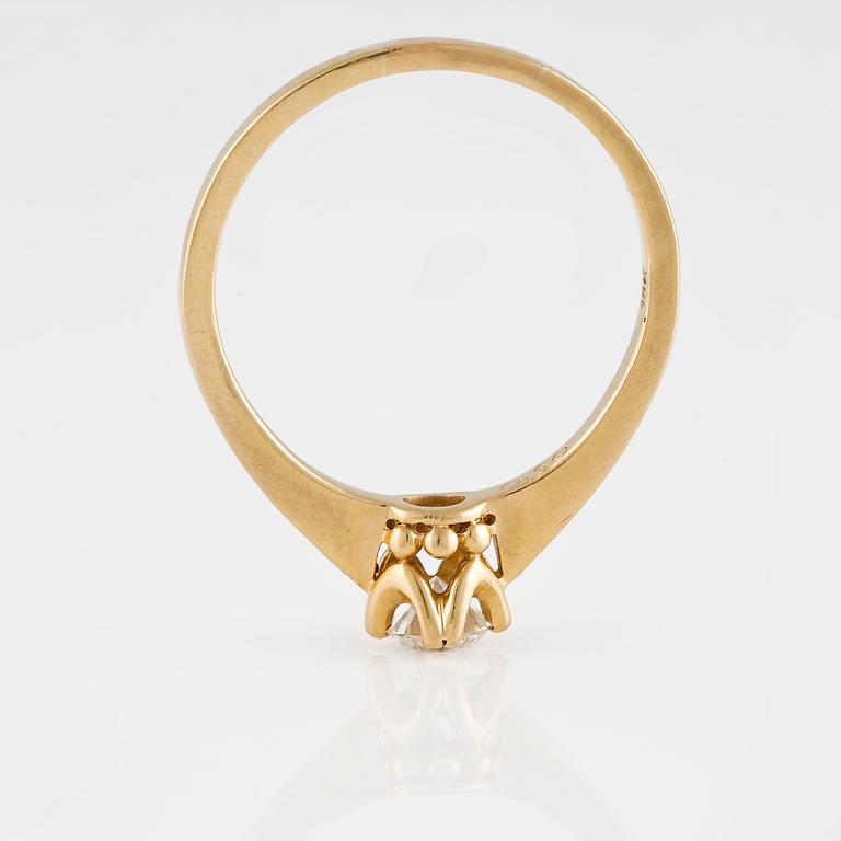 RING, 18K guld med briljantsliapd diamant ca 0.5 ct ct, Iduna, Varberg. Vikt 4,4 gram.