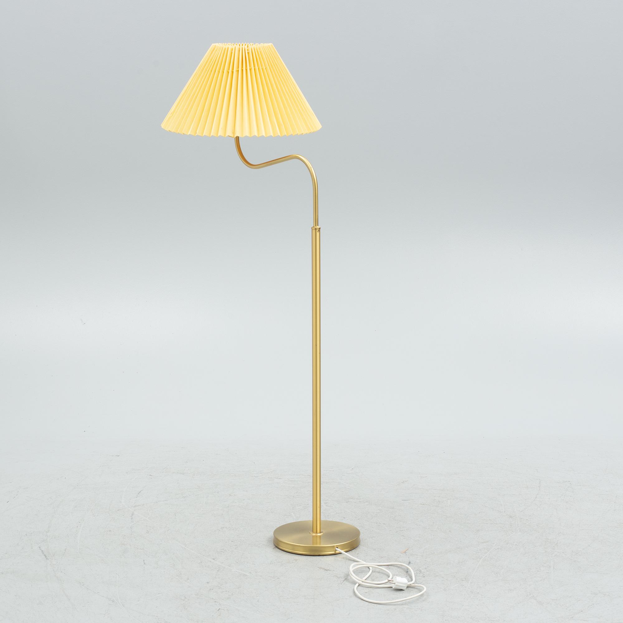 Josef Frank, golvlampa, modell nr 2368, Firma Svenskt Tenn.