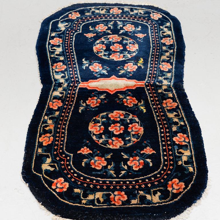 AN ANTIQUE/SEMI-ANTIQUE CHINESE HORSE COVER, 120 x 60 cm.