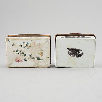 Dosor, 2 st, emalj, 1700/1800-tal.