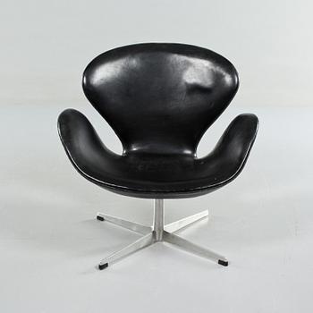 FÅTÖLJ, "Svanen", Arne Jacobsen, Fritz Hansen, 1900-talets andra hälft.