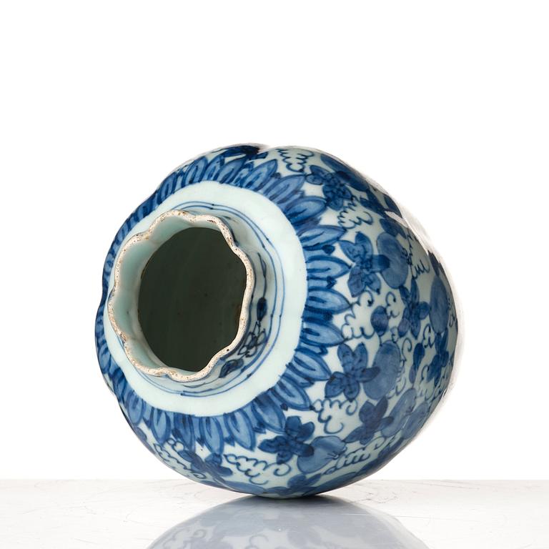 A blue and white jar, Ming dynasty, Wanli (1572-1620).