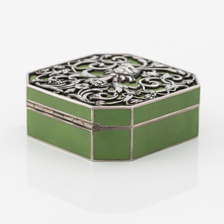 A rare silver and opaque green enamel pill box, Moscow 1912-1917.