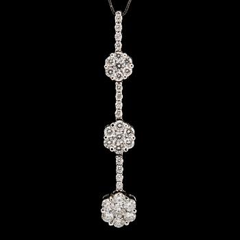 A PENDANT, brilliant cut diamonds c. 1.22 ct. 18 K white gold. Weight 4,2 g.