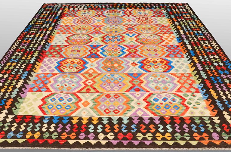 Matta, Kelim, ca 373 x 282 cm.