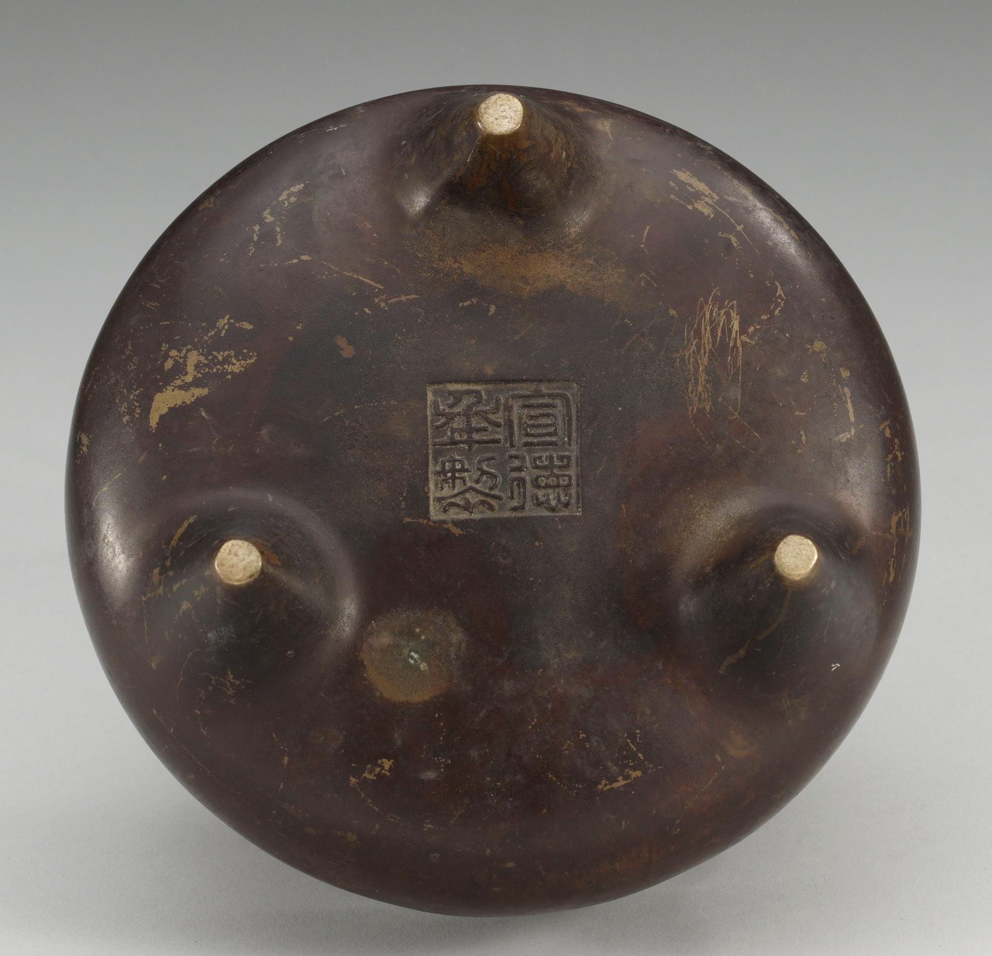 RÖKELSEKAR, brons. Qing dynastin (1644-1912) med arkaiserande sigillmärke.