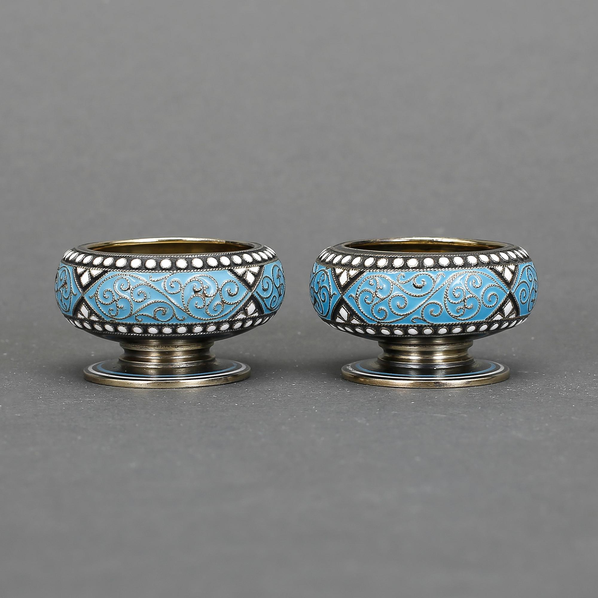 SALTKAR, ett par, silver och emalj, David Andersen, Oslo ca 1900. Tot vikt 45 gram.