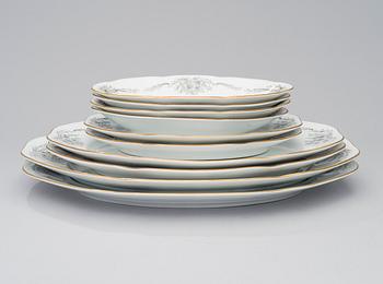 A MID-CENTURY FINNISH PORCELAIN DINNERWARE AND COFFEE SET "IRMA".