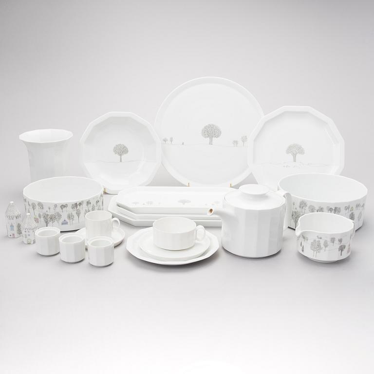 A 53 piece "Winterreise" & "Polygon"  dinner/coffee set by Rut Bryk and Tapio Wirkkala for Rosenthal. Late 20th century.