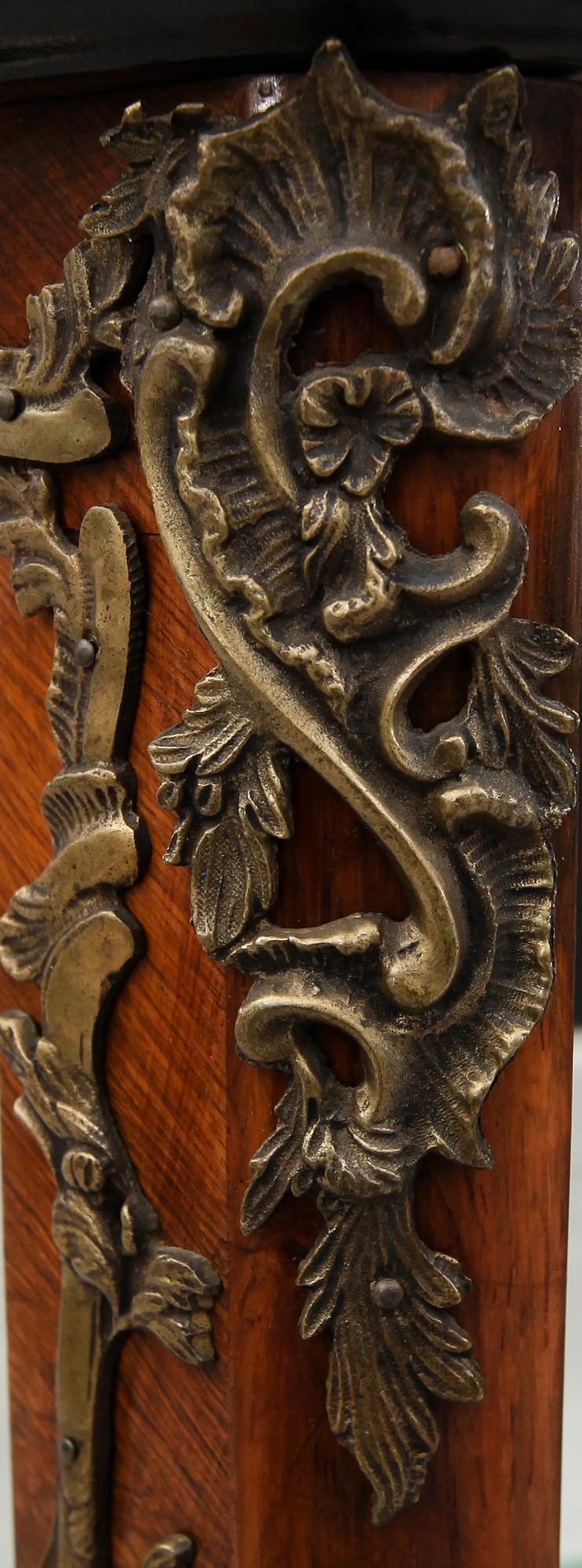 VITRINSKÅP, rokokostil, Frankrike, 1800-talets andra hälft.