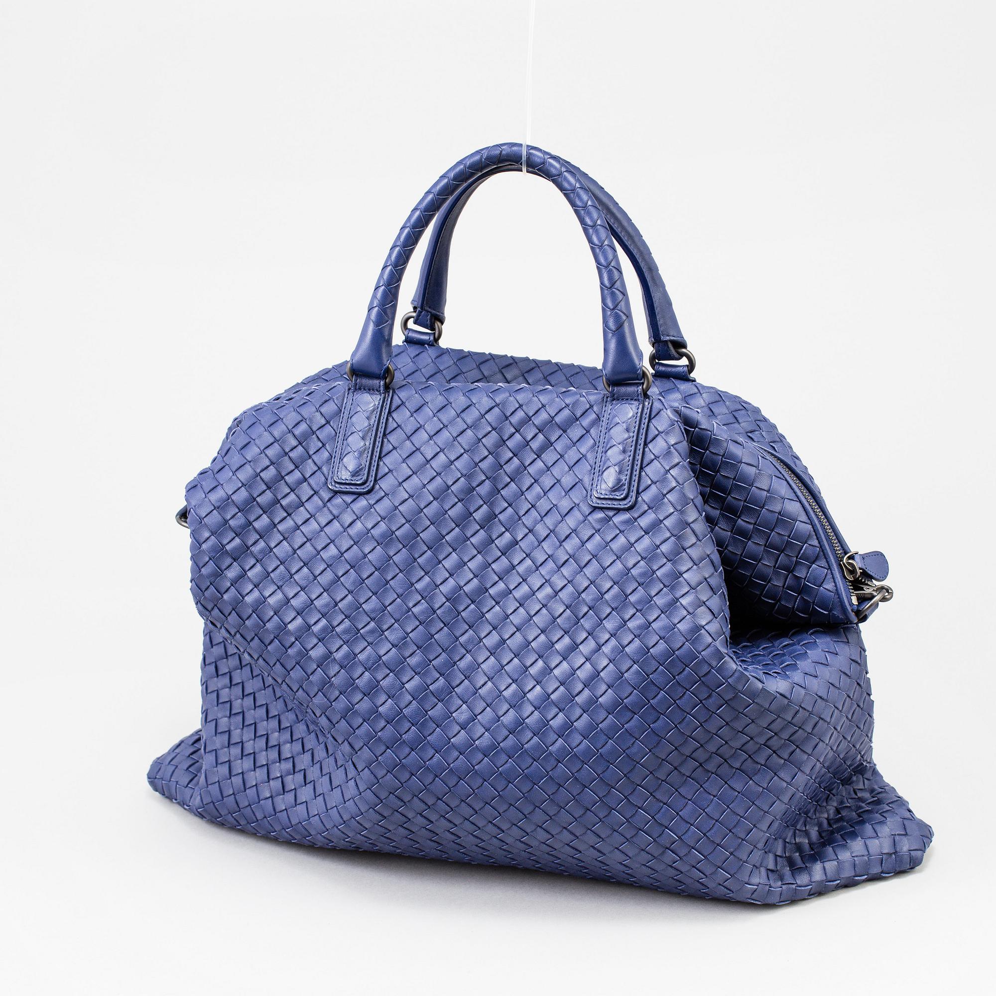 A 'Maxi Convertible Bag' in intrecciato nappa  from Bottega Veneta, 2014.