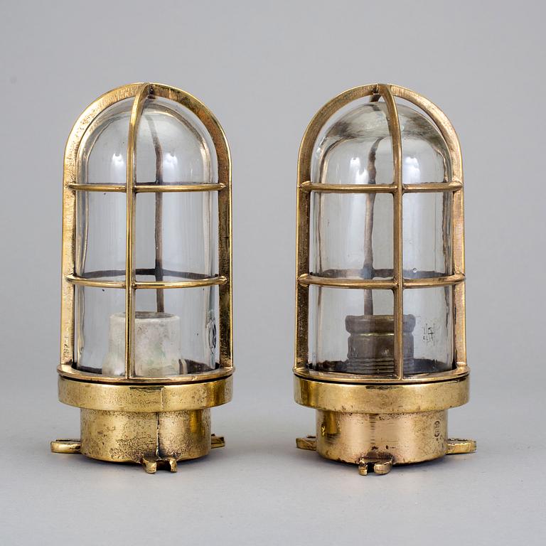 MÄSSBELYSNING, ett par. HR, 1900-talets mitt.