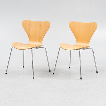 Arne Jacobsen, six 'Series 7' chairs from Fritz Hansen, Denmark, 1989-90.