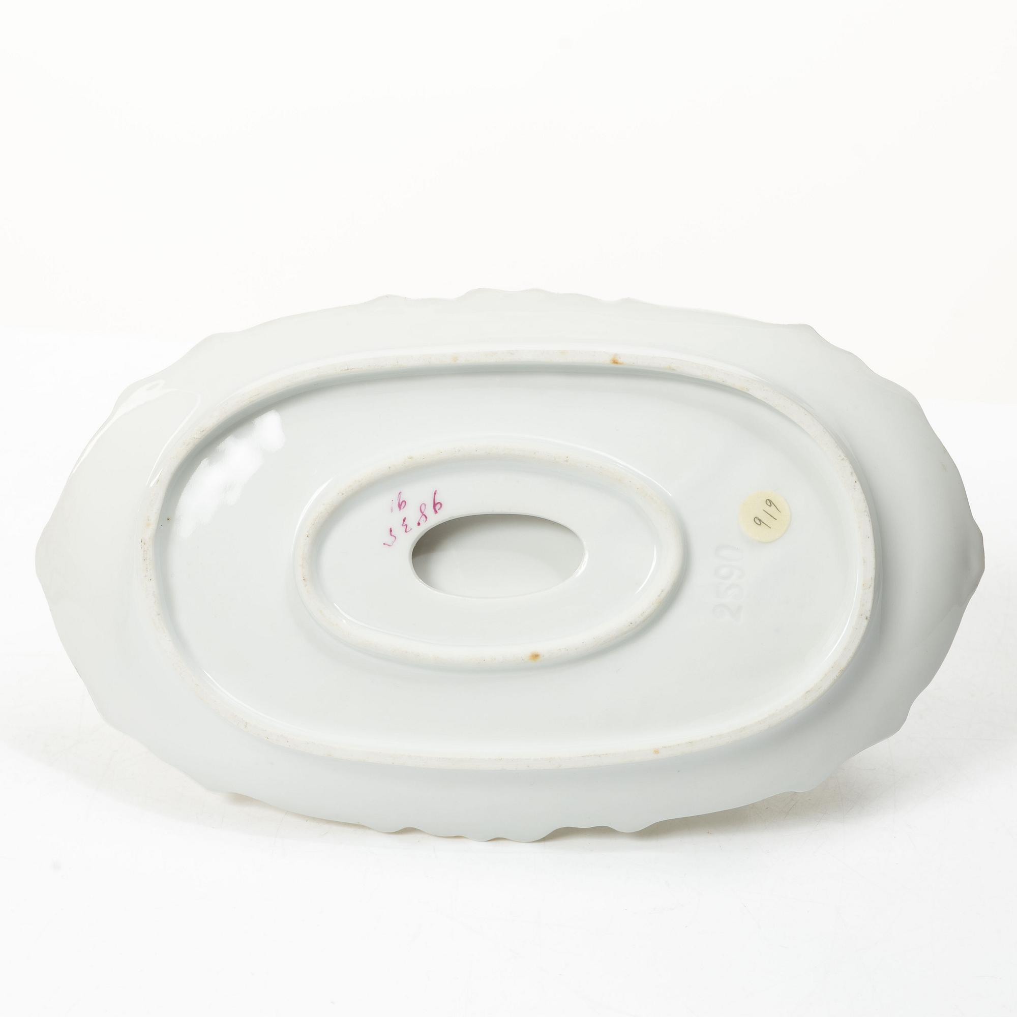 A 15 piece ‘birds’ porcelain dinner service, around 1900.
