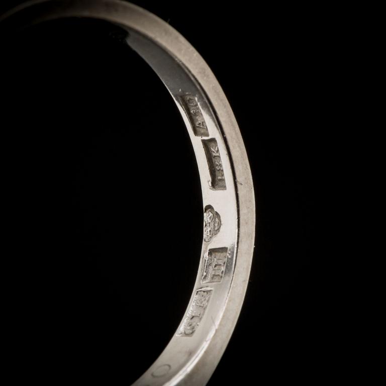 RING, 18 k vitguld med briljantslipad diamant ca 1.30 ct. Uppsala, 1975. Vikt ca 2 gram.