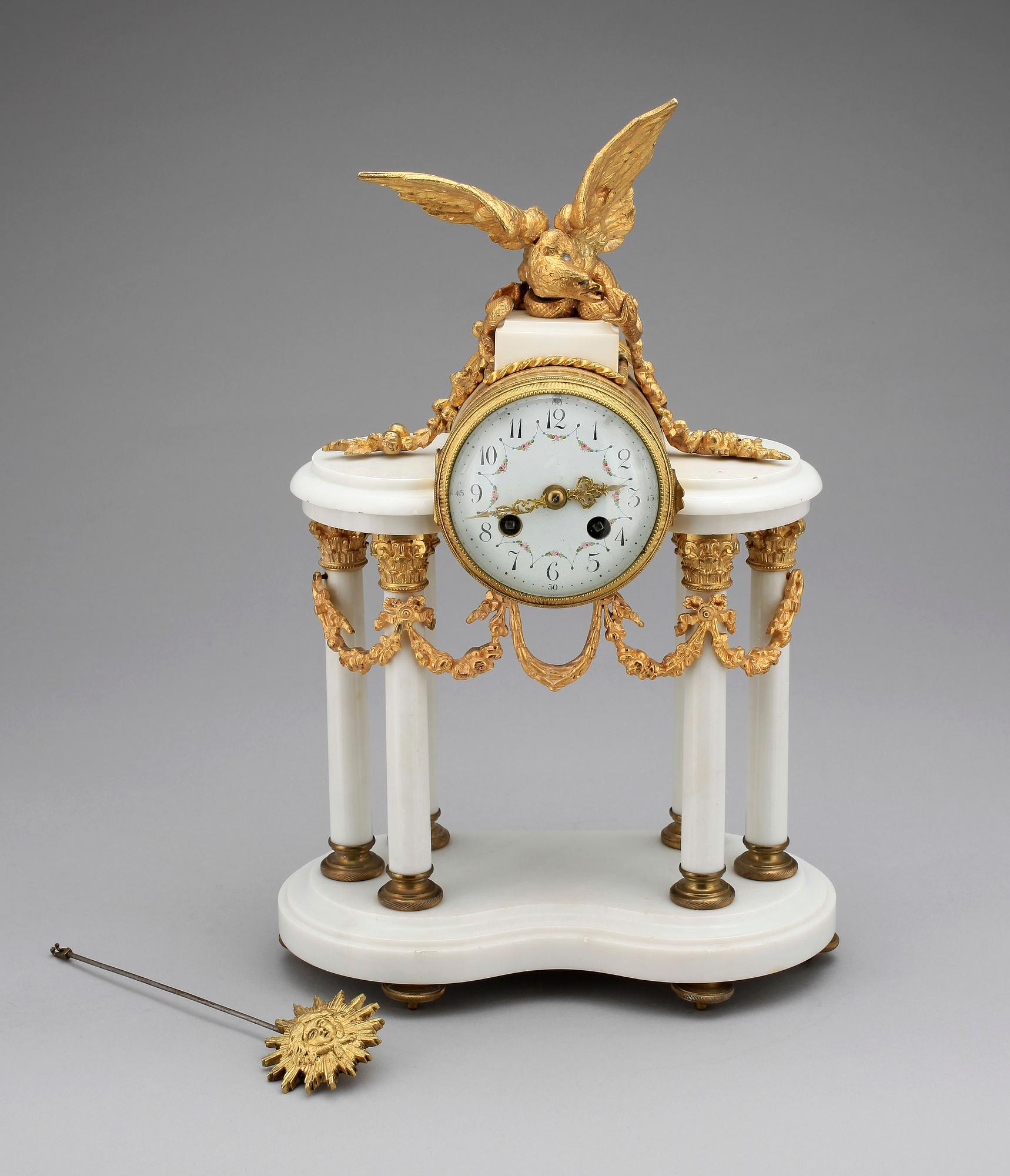 BORDSPENDYL, Louis XVI-stil, 1900-talets början.