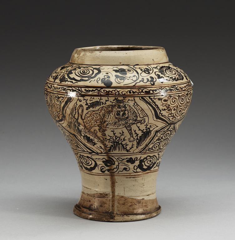 A Cizhou glazed vase, Ming dynasty.