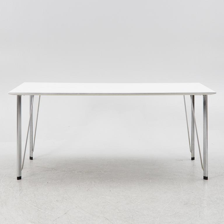 Arne Jacobsen,a table model 3605, Fritz Hansen, late 20th century.