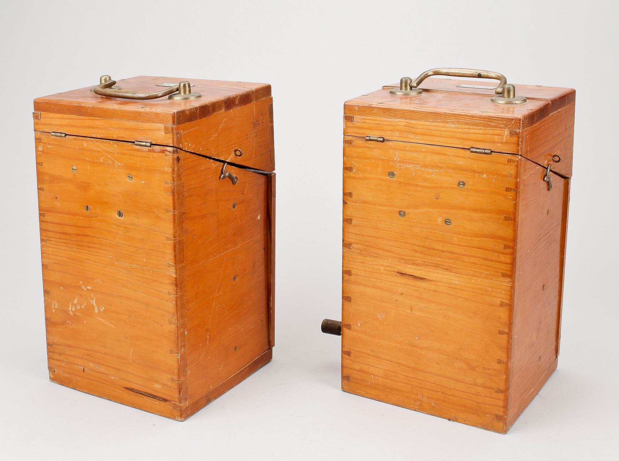 TELEFONER, 2 st, Allmänna Sv Elektr Bolaget, Filialen Gefle, 1900-talets början.
