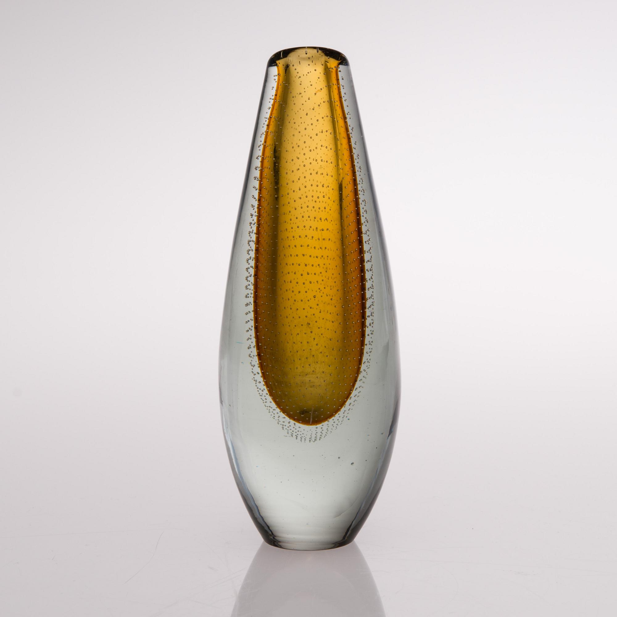 GUNNEL NYMAN, VASE. GN 25. Nuutajärvi. Early 1950s.