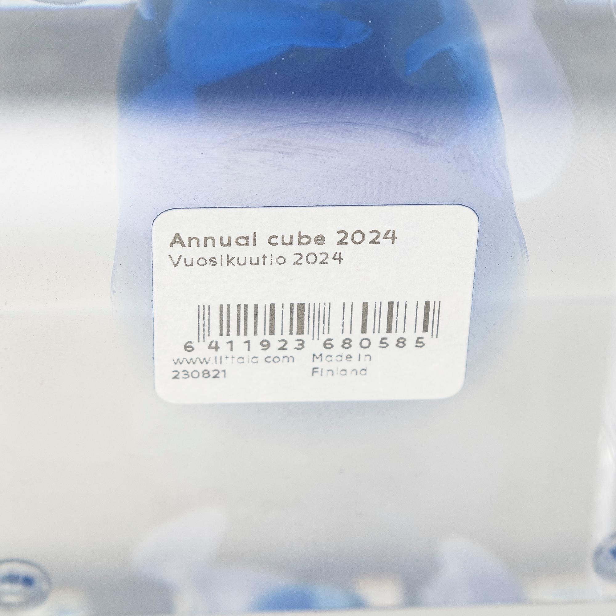 Oiva Toikka, vuosikuutio, signeerattu Oiva Toikka Iittala 2024, numeroitu 61/2000.