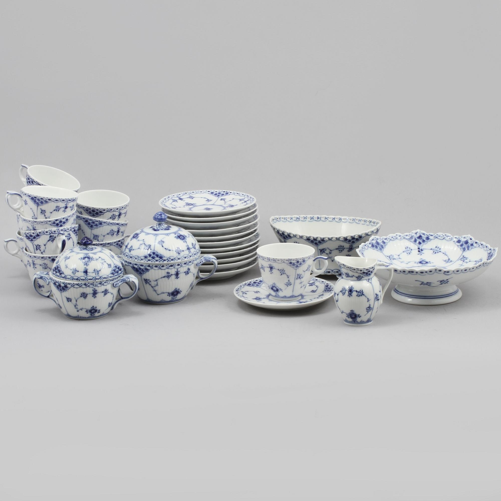 KAFFESERVIS, 17 delar, porslin, "Musselmalet", Royal Copenhagen, 1900-talets andra hälft.