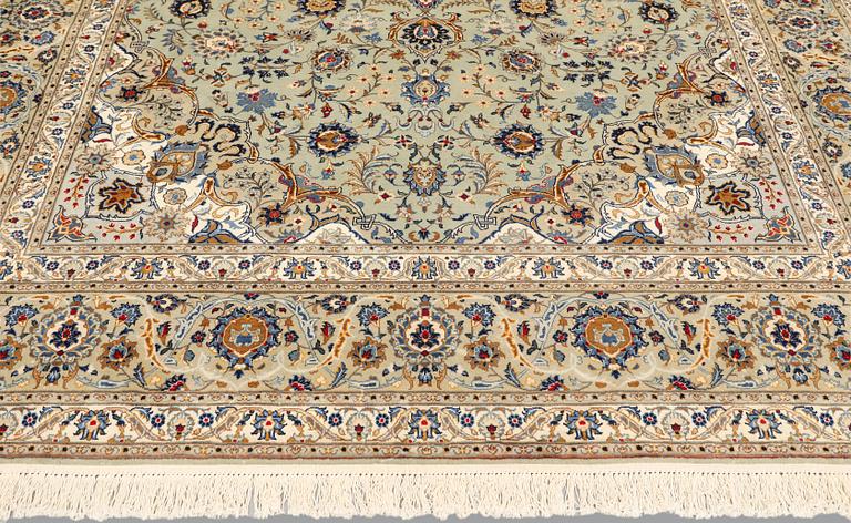 A Keshan carpet, approx. 380 x 272 cm.
