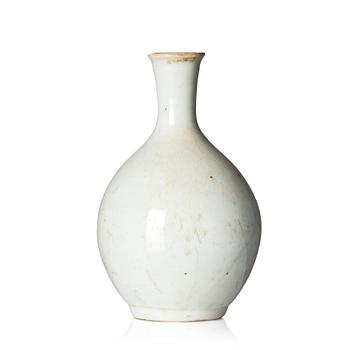 1158. A white glazed Korean vase, Joseon (1392-1897).
