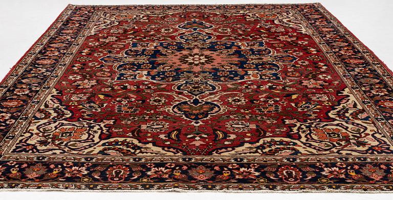 Rug, Bakhtiari, approx. 393 x 290 cm.