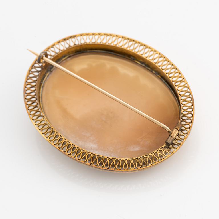 Brooch, 18K gold with shell cameo, Stockholm 1920.