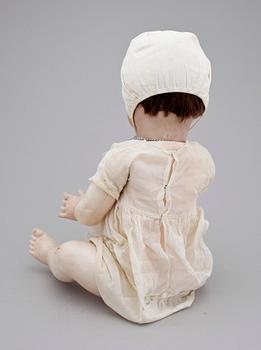 DOCKA, Porslin och  papier maché, 1900-talets första hälft.
