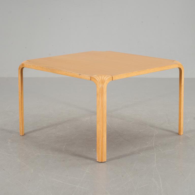 SOFFBORD, modell MX800B, Alvar Aalto, Artek. 1900-talets andra hälft.