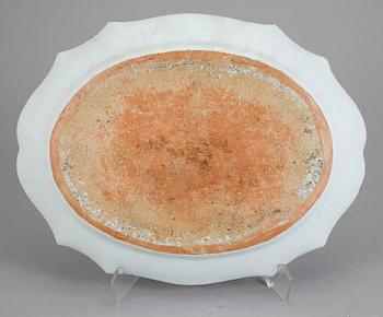 STEKFAT, porslin, Kina, Qianlong 1736-95.