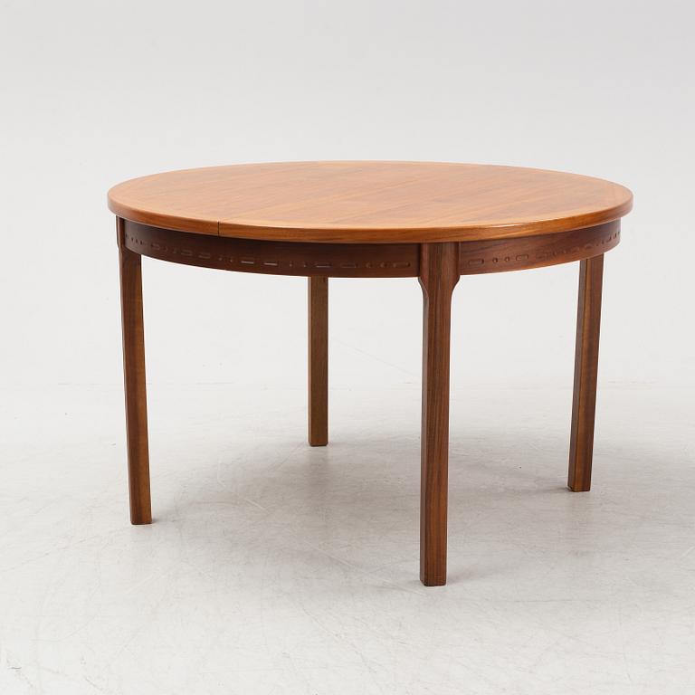 A 'Rimbo' walnut dining table and four chairs, second half of the 20th Century.