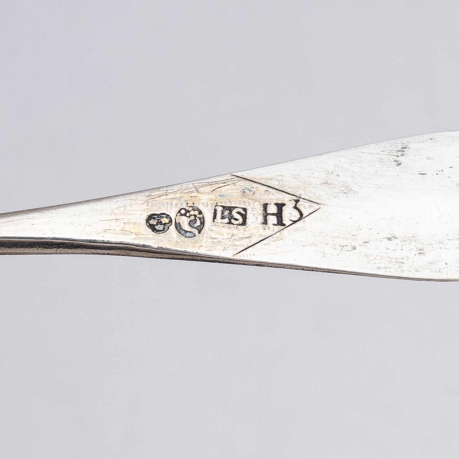 A Swedish 19th century silver mustard pot and spoon, mark of Adolf Zethelius, Stockholm 1815.