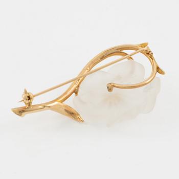 Brooch and earrings, floral, 18K gold with carved rock crystal and rose-cut diamonds.