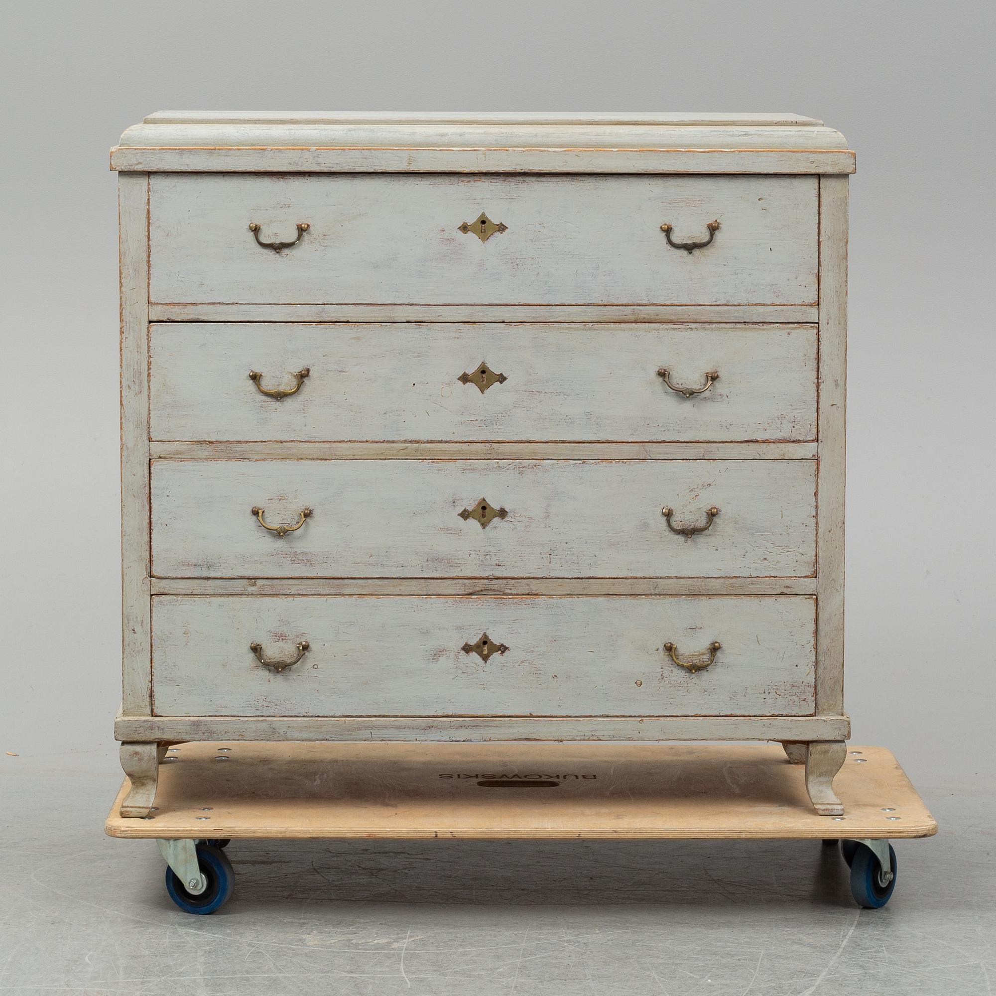 A chest of drawers from the mid 19th century.