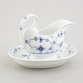 A 'Blue Fluted' / 'Musselmalet' porcelain sauce boat with stand, Royal Copenhagen, model 407, 1893-1900 and 19th century.