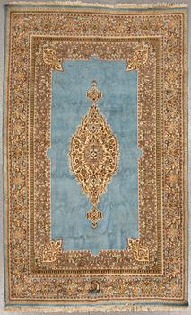 MATTA, old, Kirman, signerad, ca 295 X 182,5 cm.