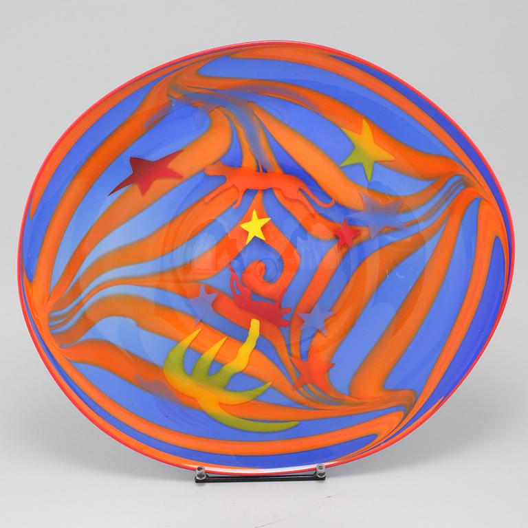 A unique glass dish, designed by Catti Åsélius Lidbeck, Fauve Collection, signed.