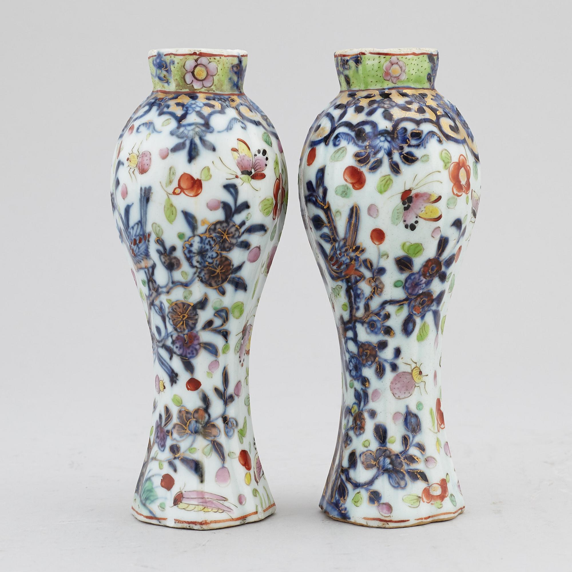 A pair of clobbered export vases, Qing dynasty, Qianlong (1736-95).
