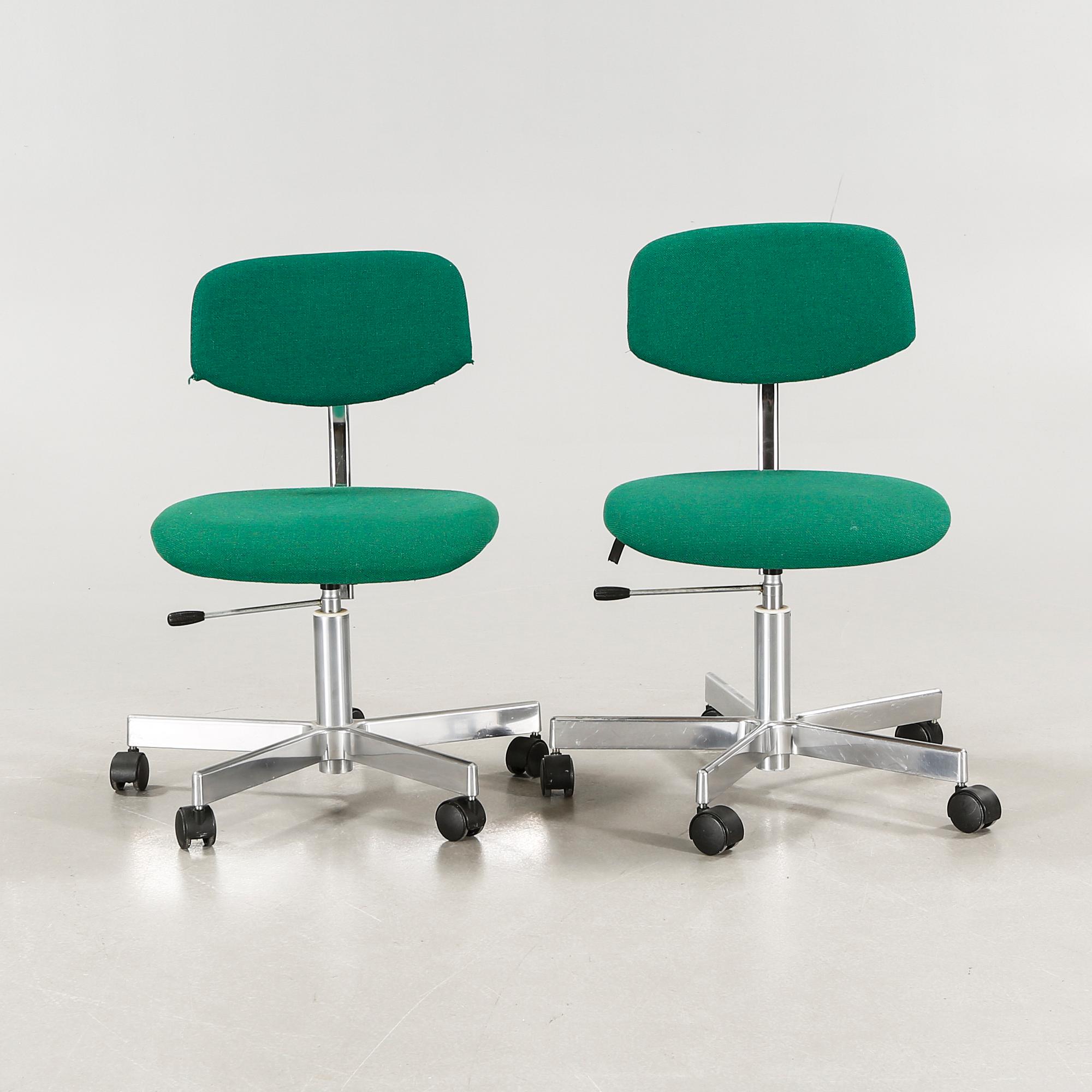 SKRIVBORDSSTOLAR, ett par, "Cento", IKEA, omkring 1980.