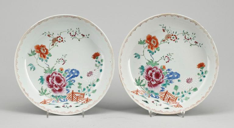 SKÅLFAT, två par, porslin, Kina Qingdynastin, Qialong 1736-95.