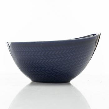 Hertha Bengtson, a set of nine 'Blå eld' service parts, Rörstrand.